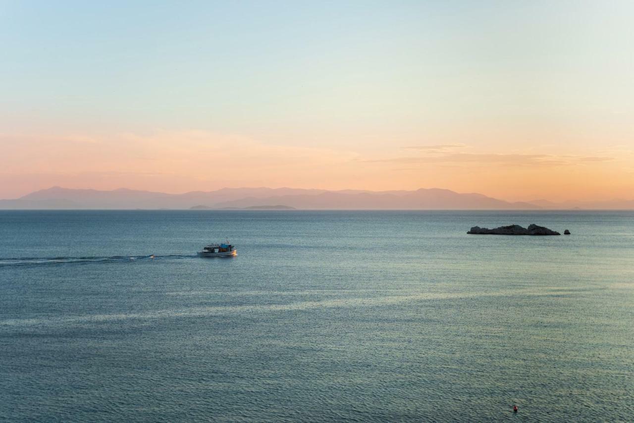 Saronic Seafront Villa Саламис Екстериор снимка