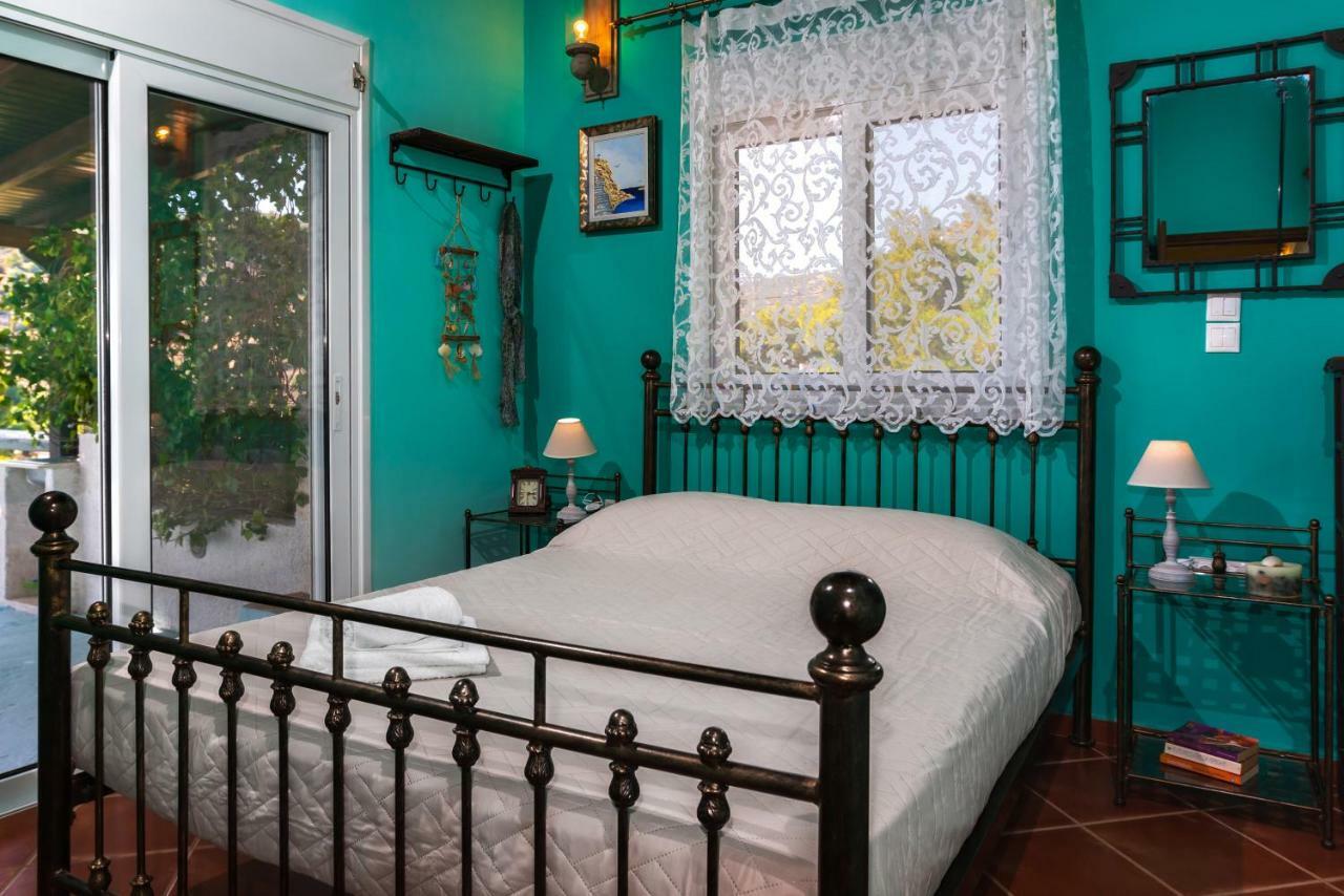 Saronic Seafront Villa Саламис Екстериор снимка